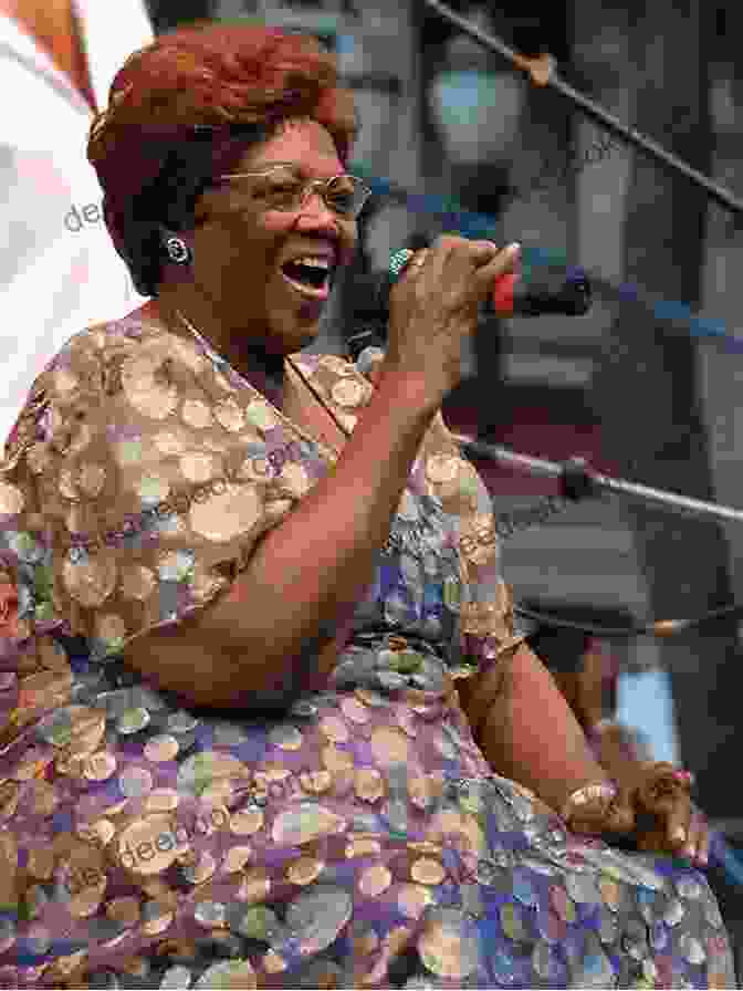 Dona Ivone Lara, A Revered Cultural Icon, Being Honored By The City Of Rio De Janeiro Dona Ivone Lara S Sorriso Negro (33 1/3 Brazil)